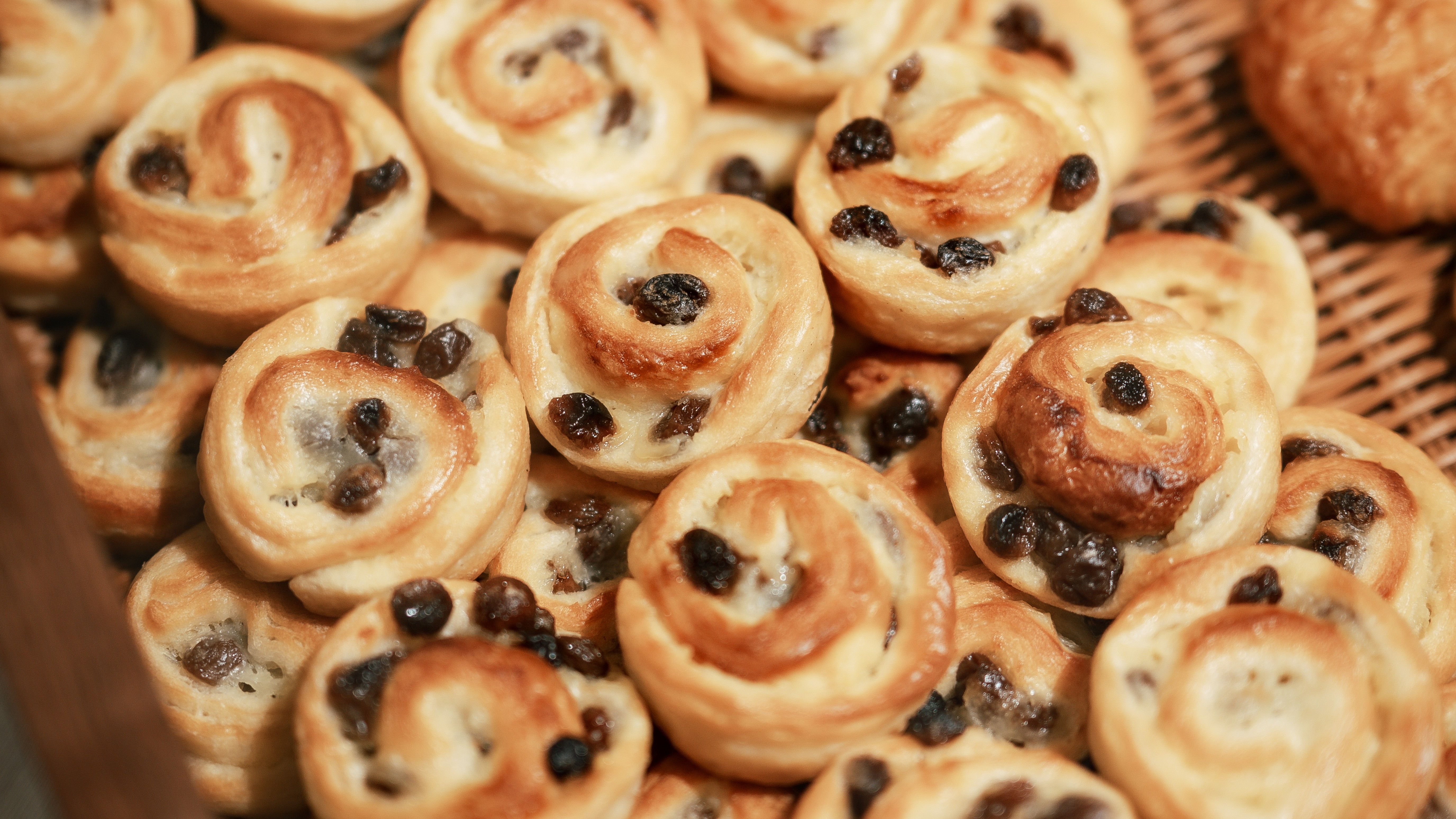 ★【朝食バイキング（一例）】自然を眺めるレストランで、みんなで楽しいお食事を♪