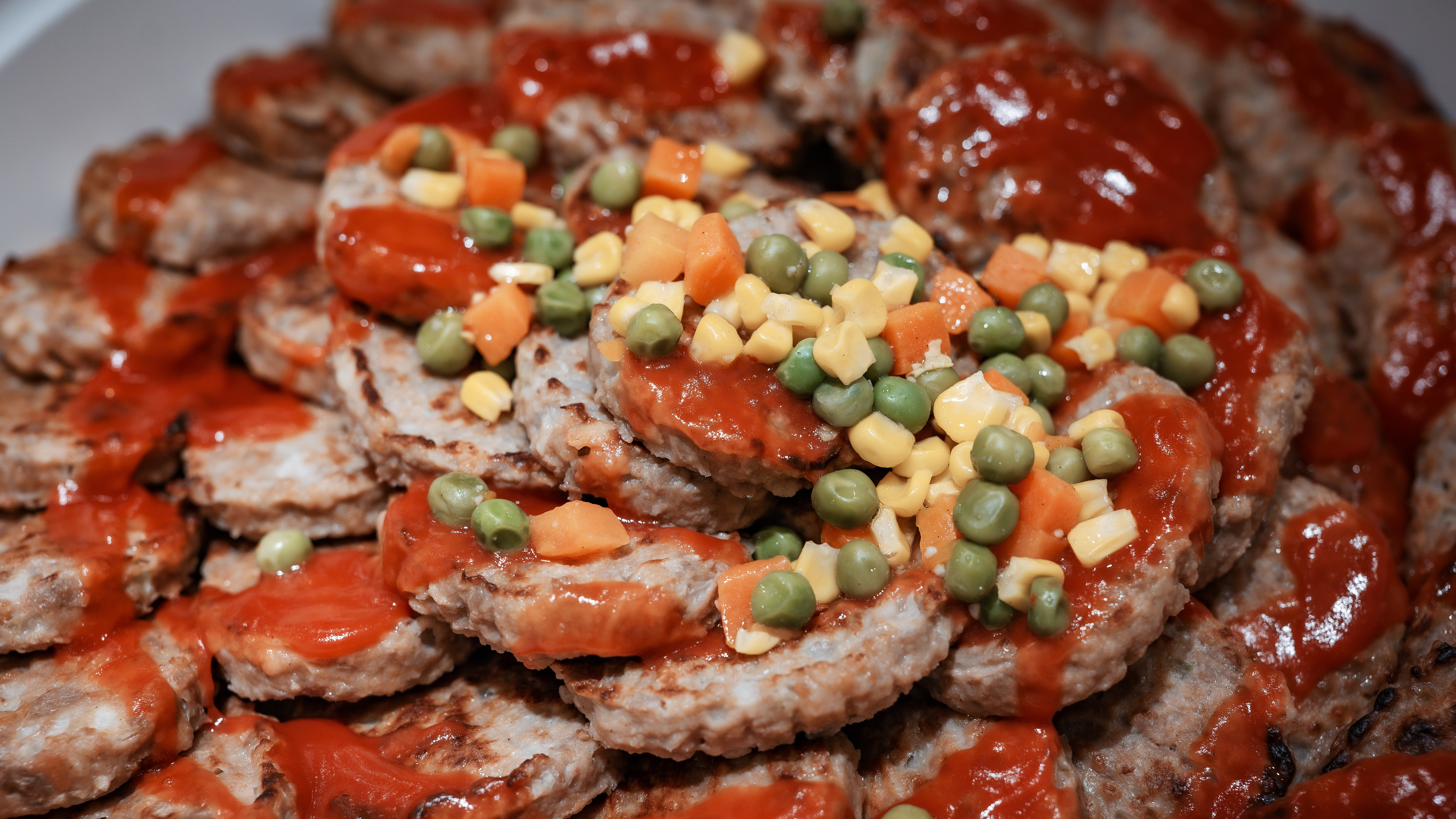 ★【夕食バイキング（一例）】自然を眺めるレストランで、みんなで楽しいお食事を♪