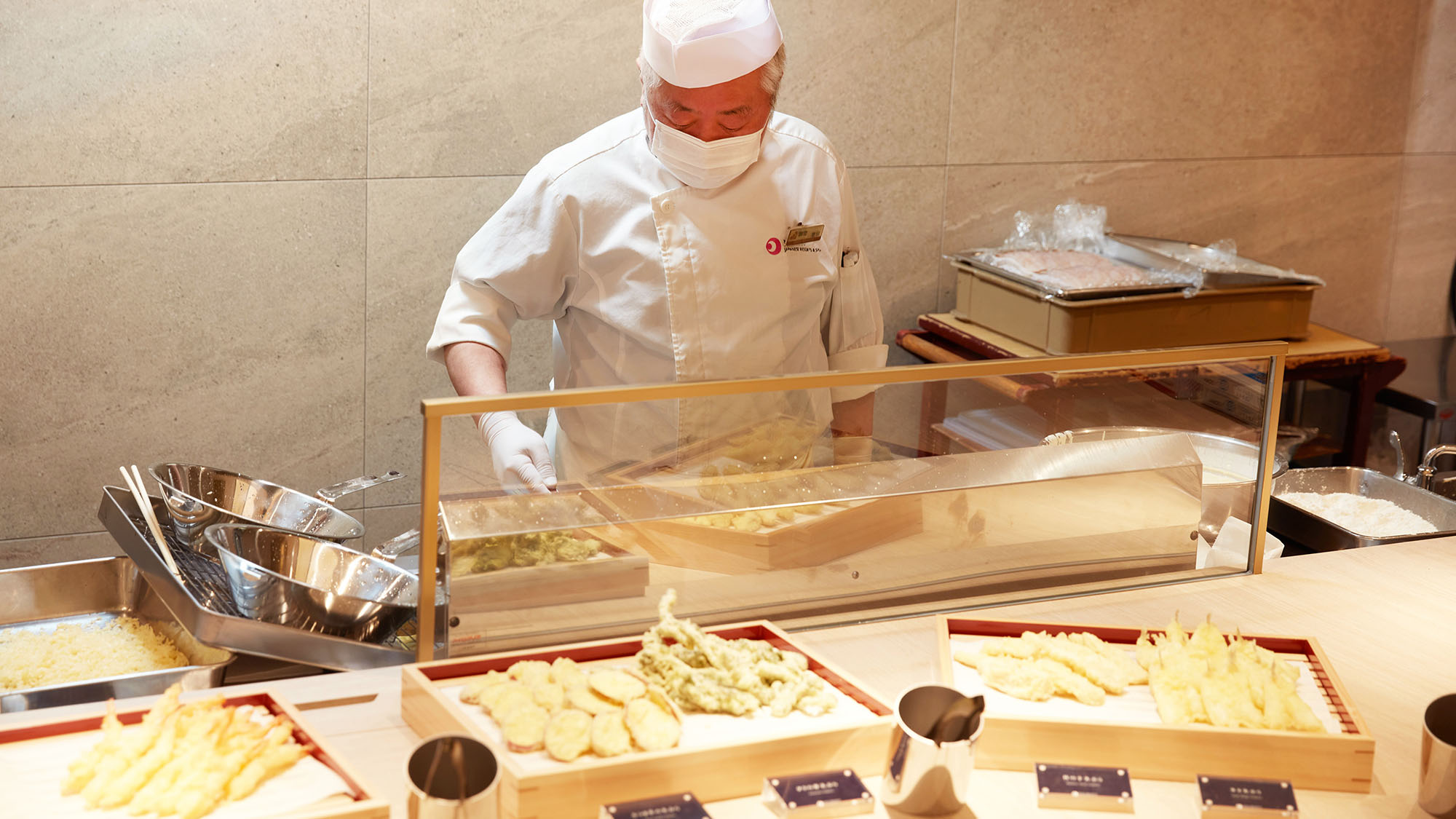 【夕食バイキング（一例）】ライブキッチンでは出来たてのお料理を提供！