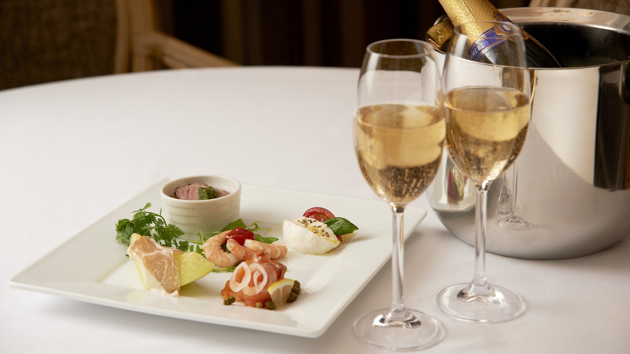 【選べる朝食＆シャンパン付】贅沢スイートで叶える至福のアニバーサリーステイ