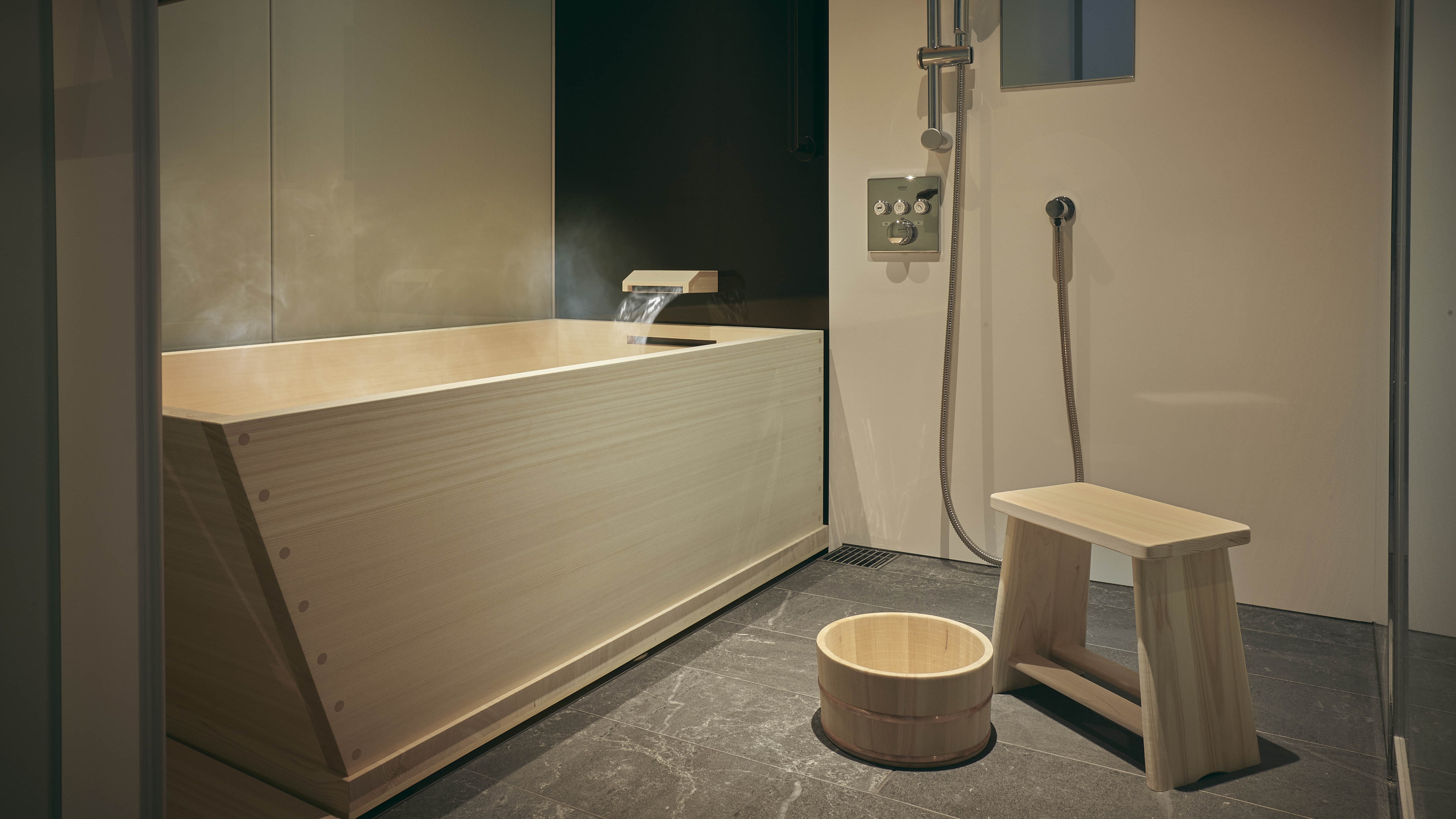 デラックス・コネクティングルーム利休　ヒノキ風呂