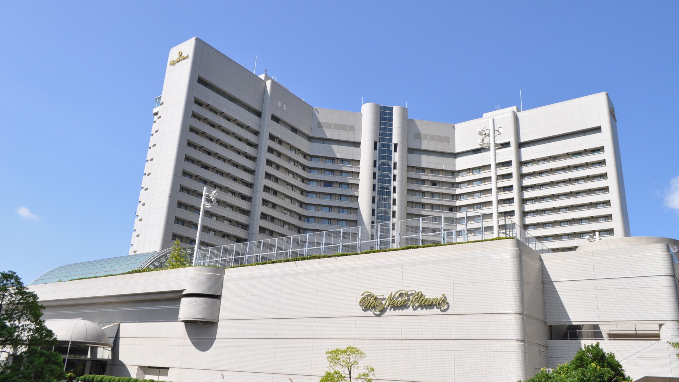 外観（正面玄関側）