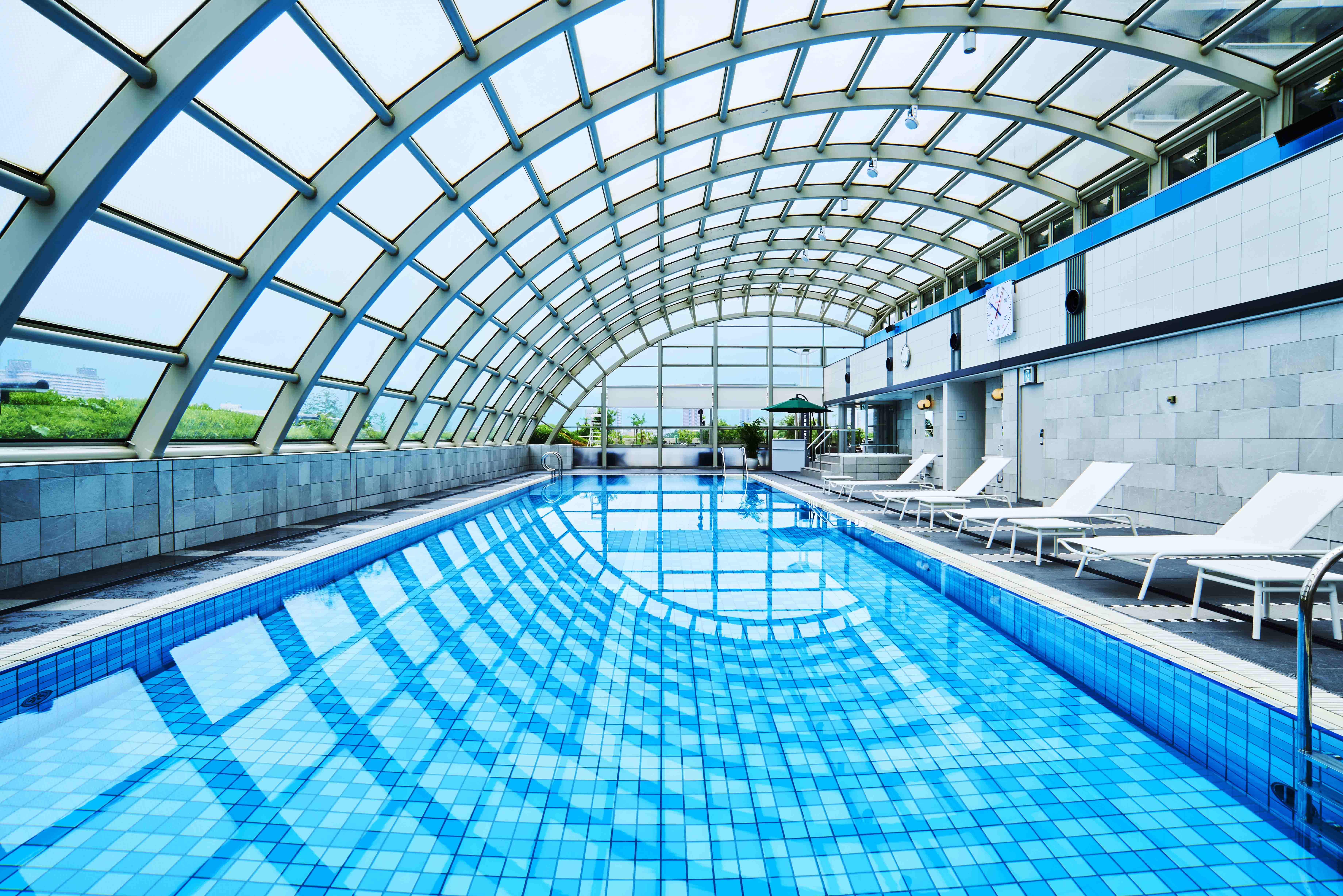 屋内プール（フィットネスクラブ内）