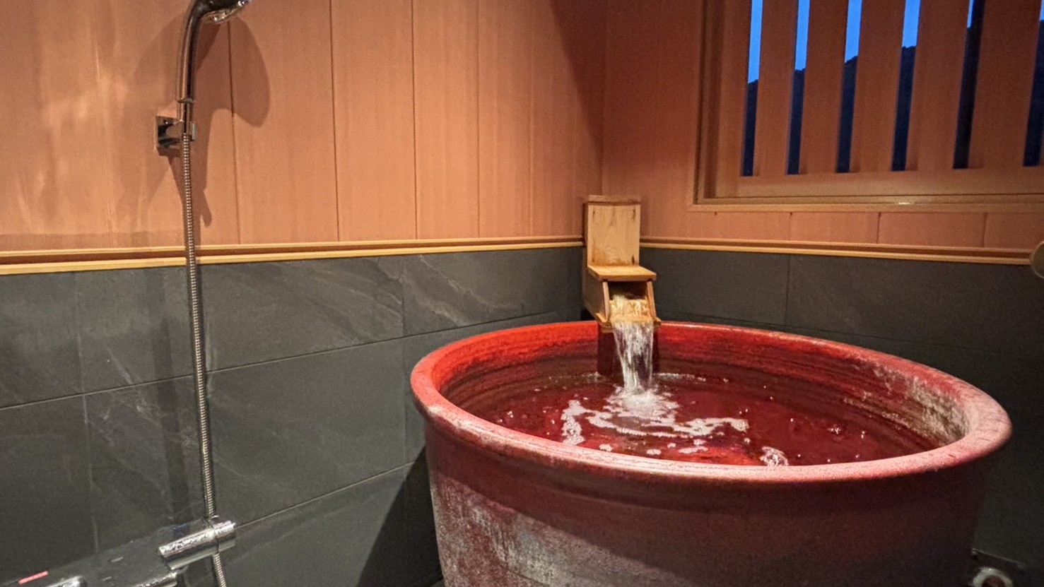 【展望風呂付客室「安寿姫」】客室の展望風呂でゆったりと天然温泉を満喫！