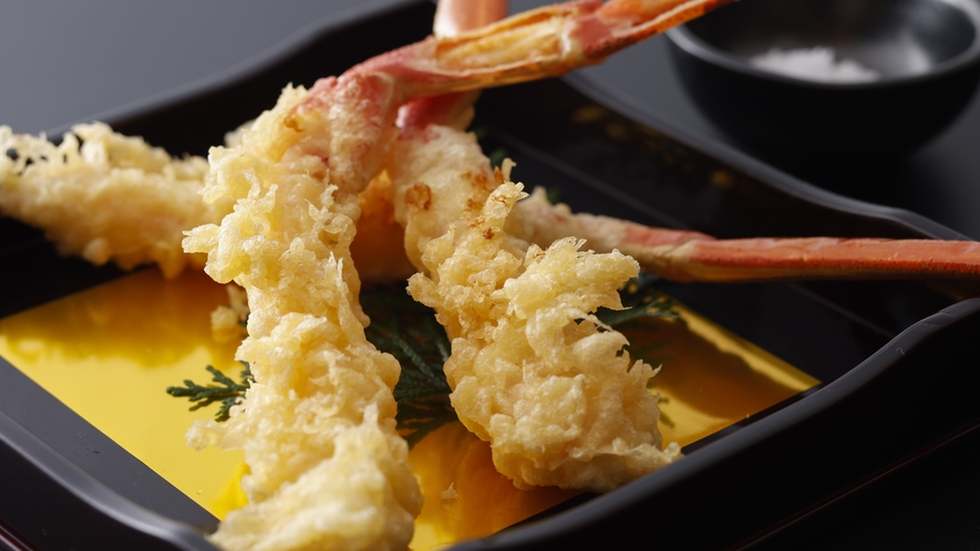 【カニ天ぷら】カラッと揚げたカニの天ぷら
