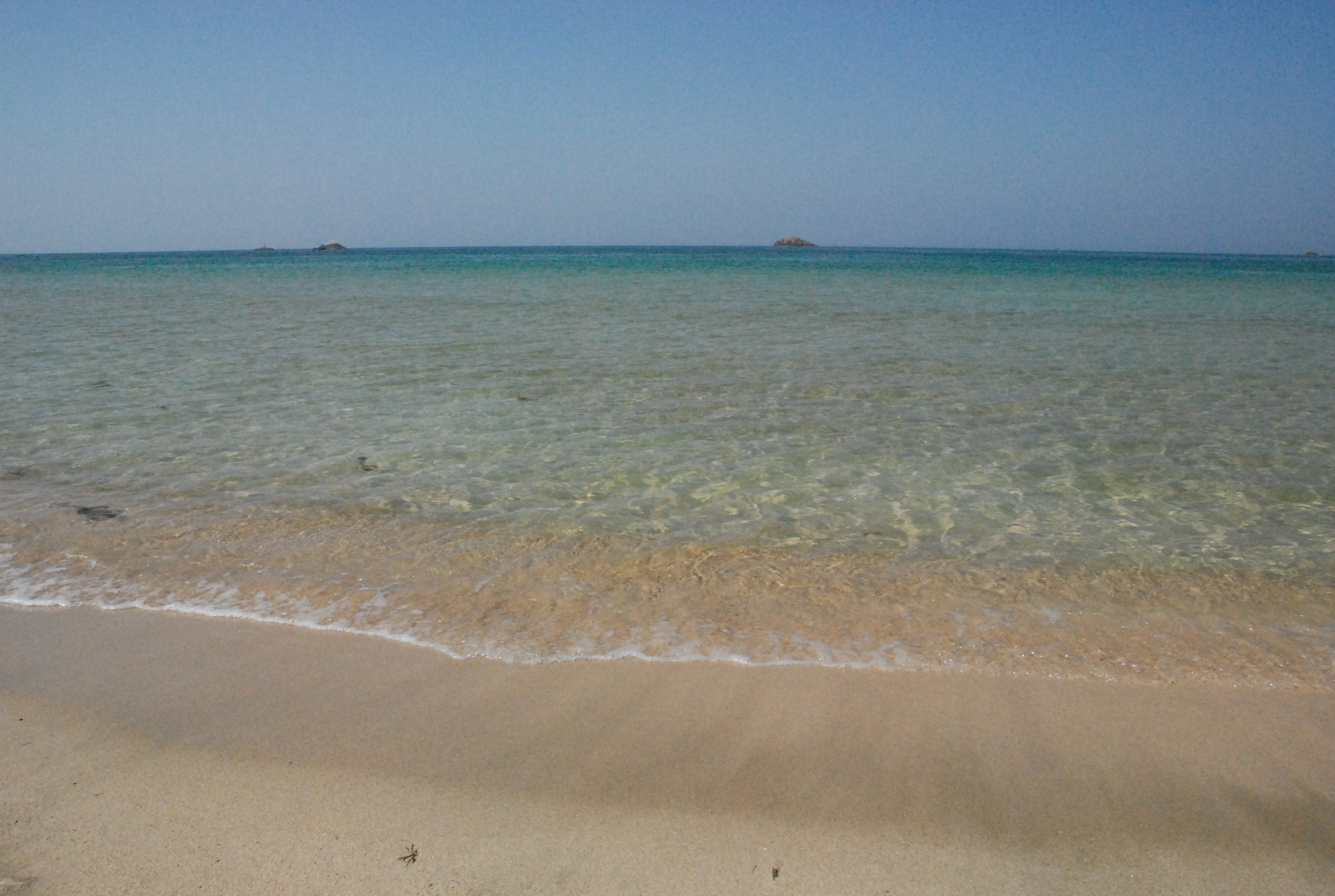 【久美浜湾】夏は透明度抜群の海で海水浴を楽しんで！徒歩１分の小天橋海水浴場。