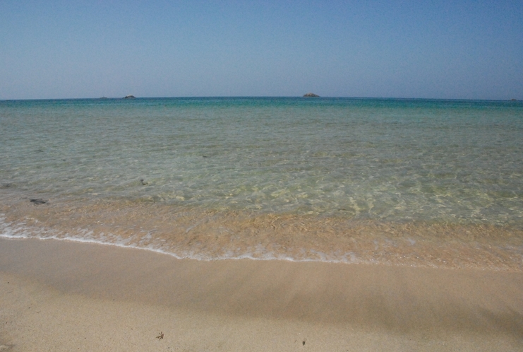 【久美浜湾】夏は透明度抜群の海で海水浴を楽しんで！徒歩１分の小天橋海水浴場。