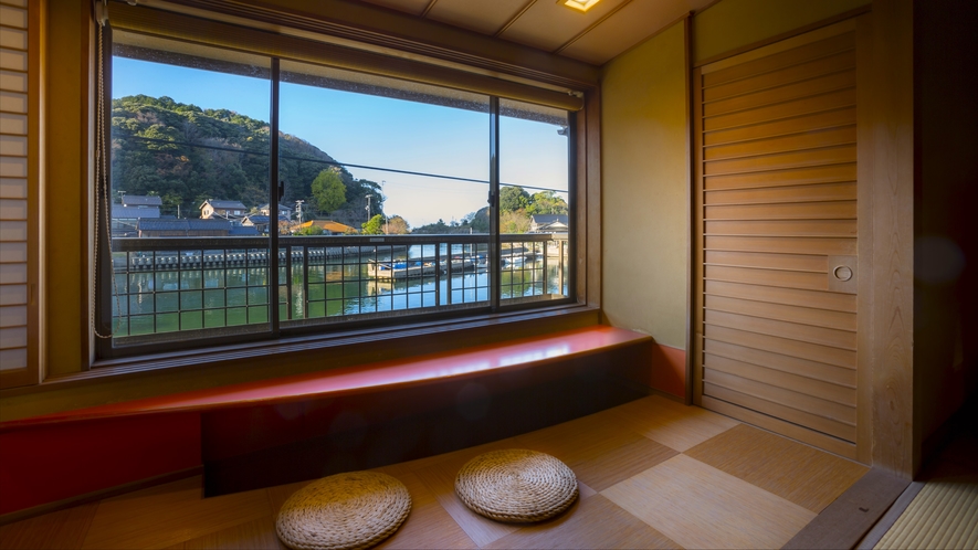 【展望風呂付客室】客室のカウンターからゆったりと運河を眺めて！