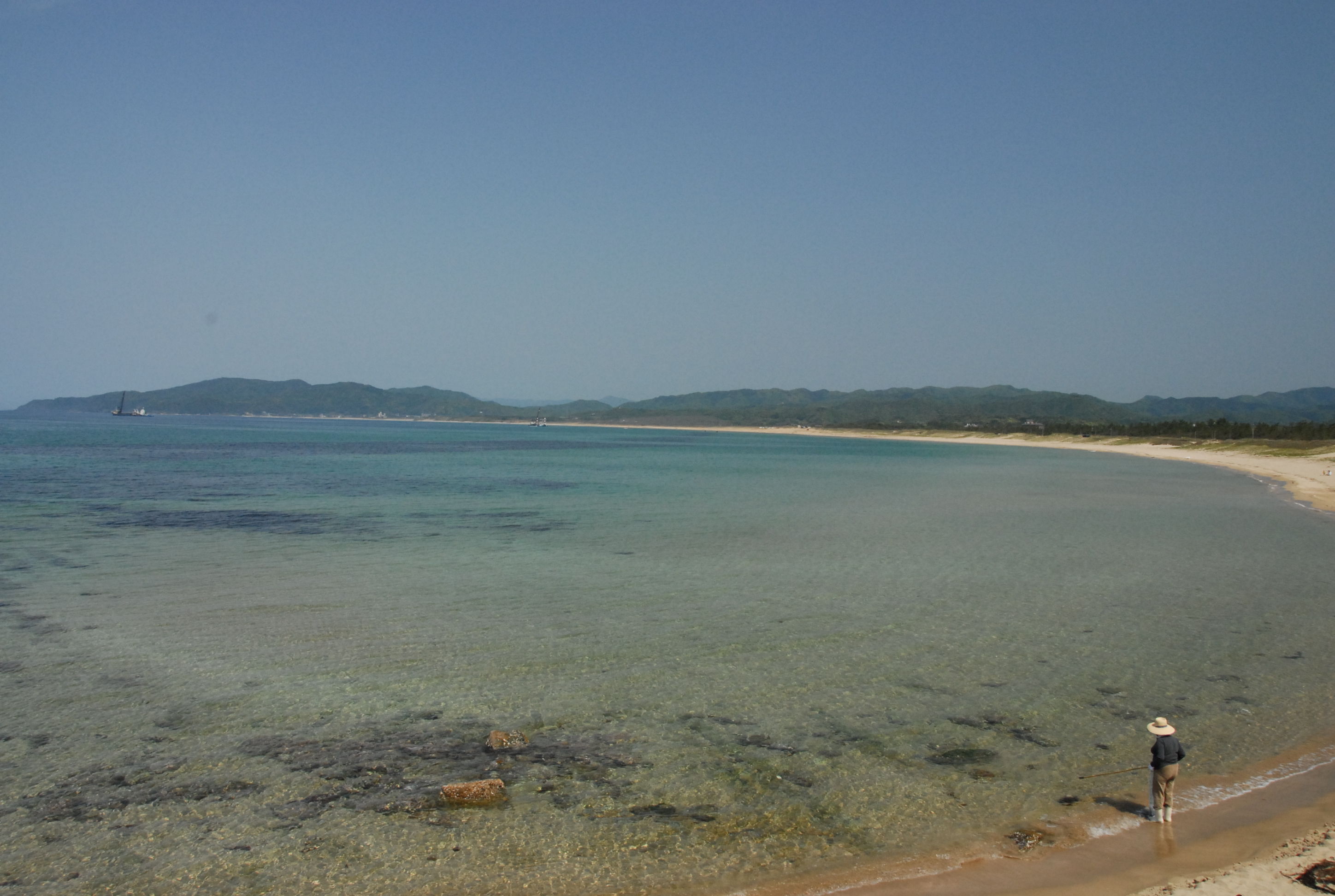 【久美浜湾】夏は透明度抜群の海で海水浴を楽しんで！徒歩１分の小天橋海水浴場。