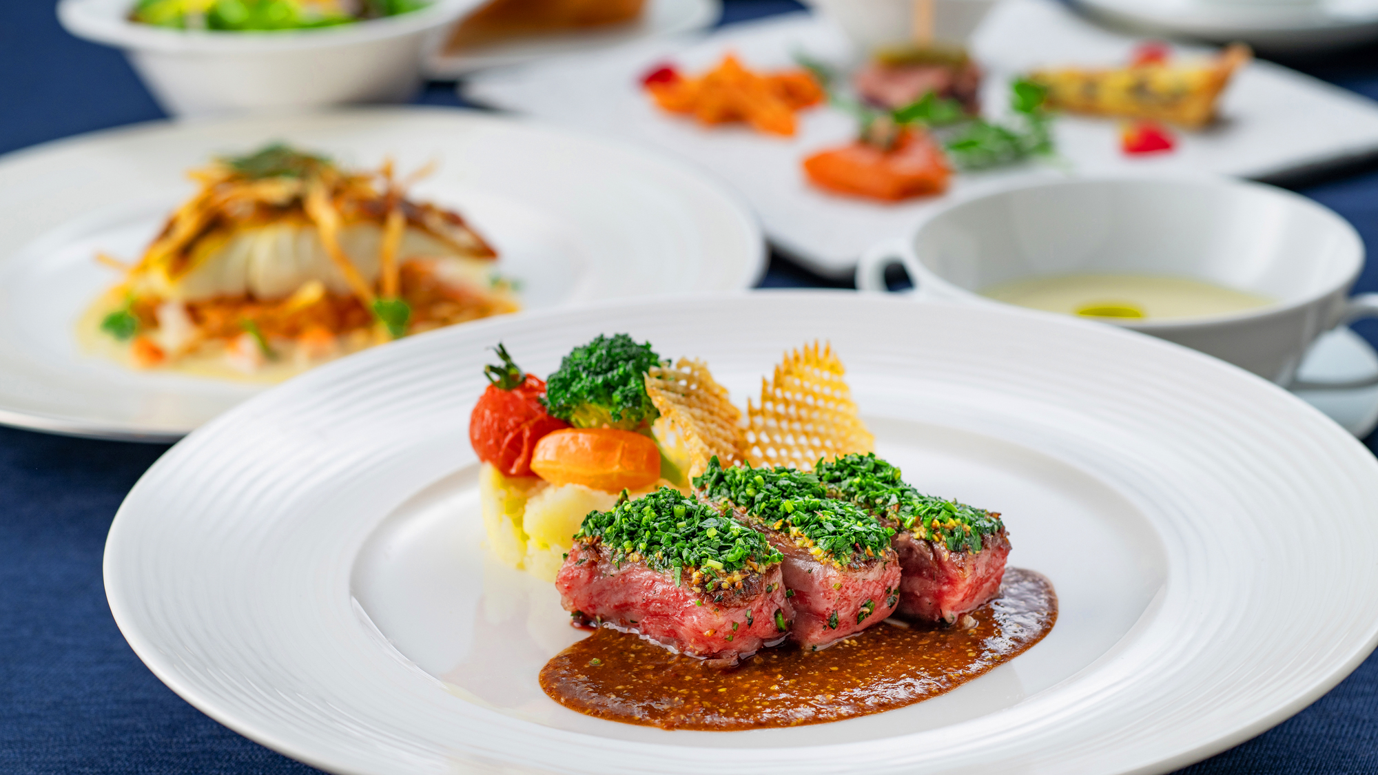 旬菜と地元の味覚を活かした創作フレンチをお愉しみください　※一例
