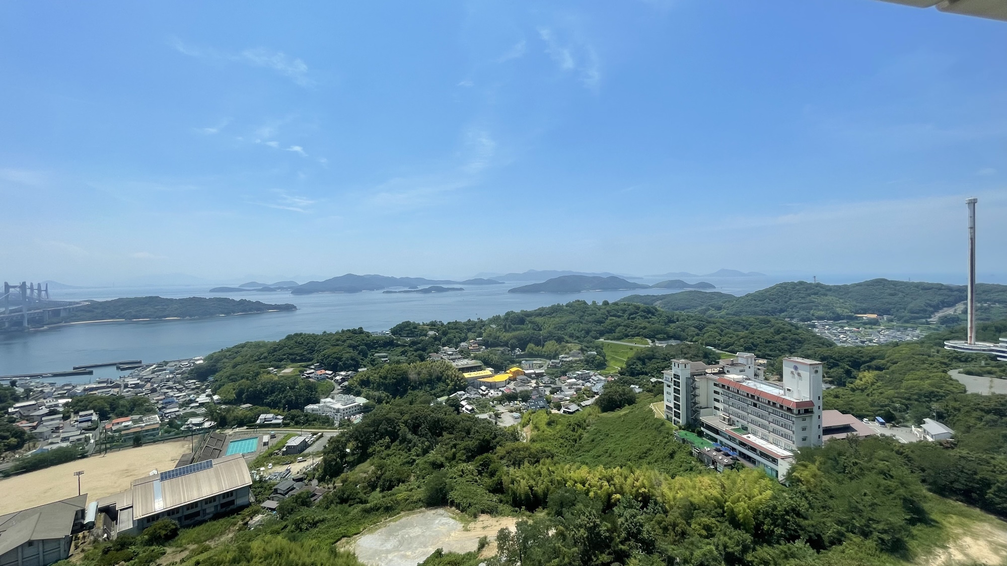 瀬戸内海の多島美を一望。季節や天候、時刻によって表情を変えていく景色をごゆっくりお楽しみください