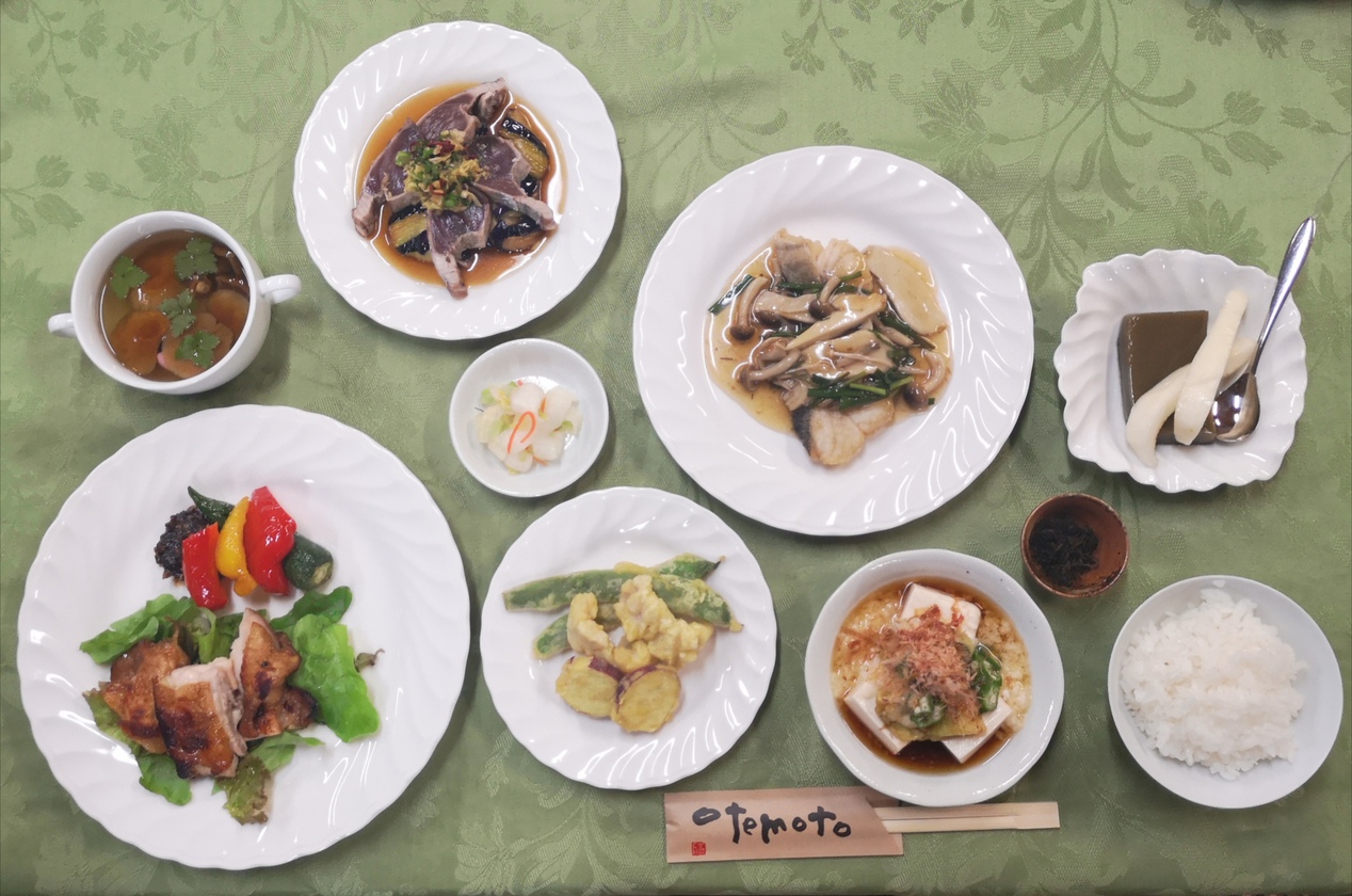 【二食付】愛宕山のふもとで自然満喫◆夕食はボリューム満点のお任せコース