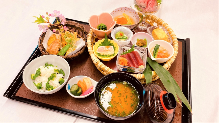 【花籠御膳】ボリューム控え目ながら、富士野屋の魅力がぎゅっと詰まった御膳です♪