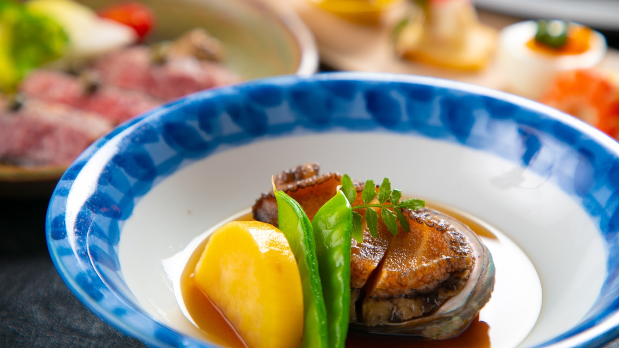 【美味会席プラン】露天風呂付客室『久遠』で温泉を堪能｜量より質を重視した芳露会席で贅沢旅（2食付）