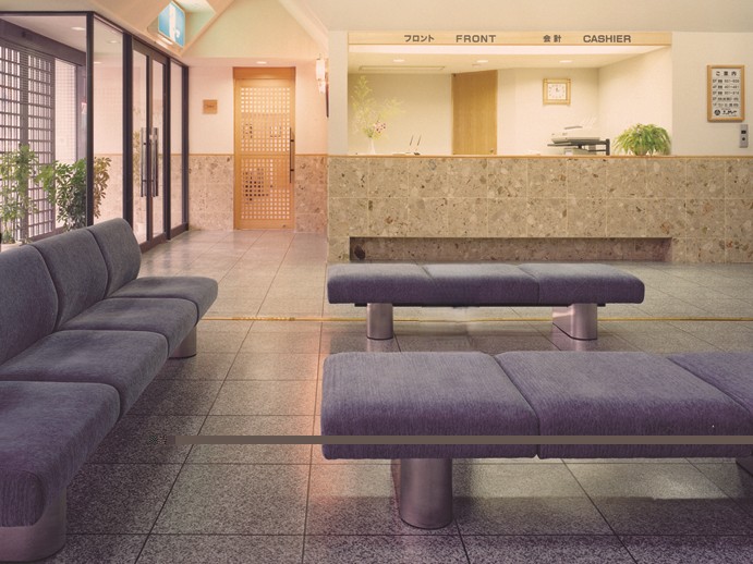 １階　ロビー、フロント