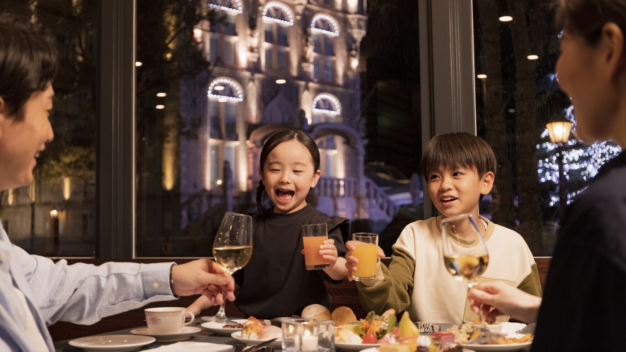 ホテルアムステルダム内「ア クールベール」ディナーブッフェ付きプラン（2食付き）