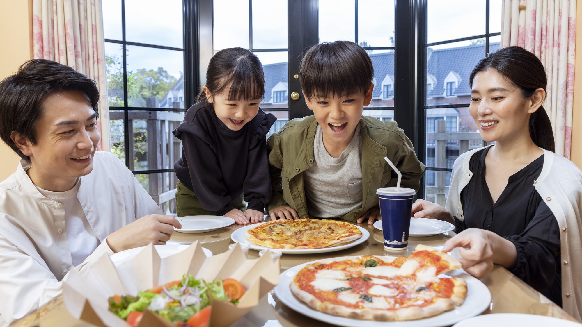 場内レストランでテイクアウト