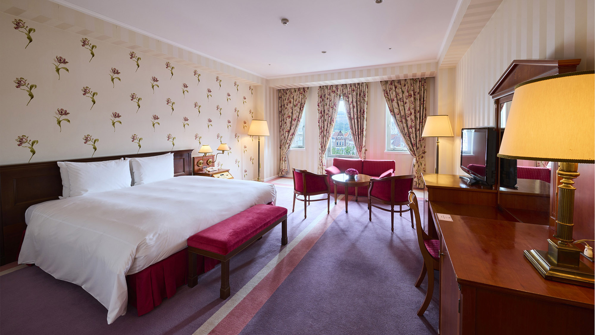 【客室一例】デラックスデザイナールームダブル（街側）