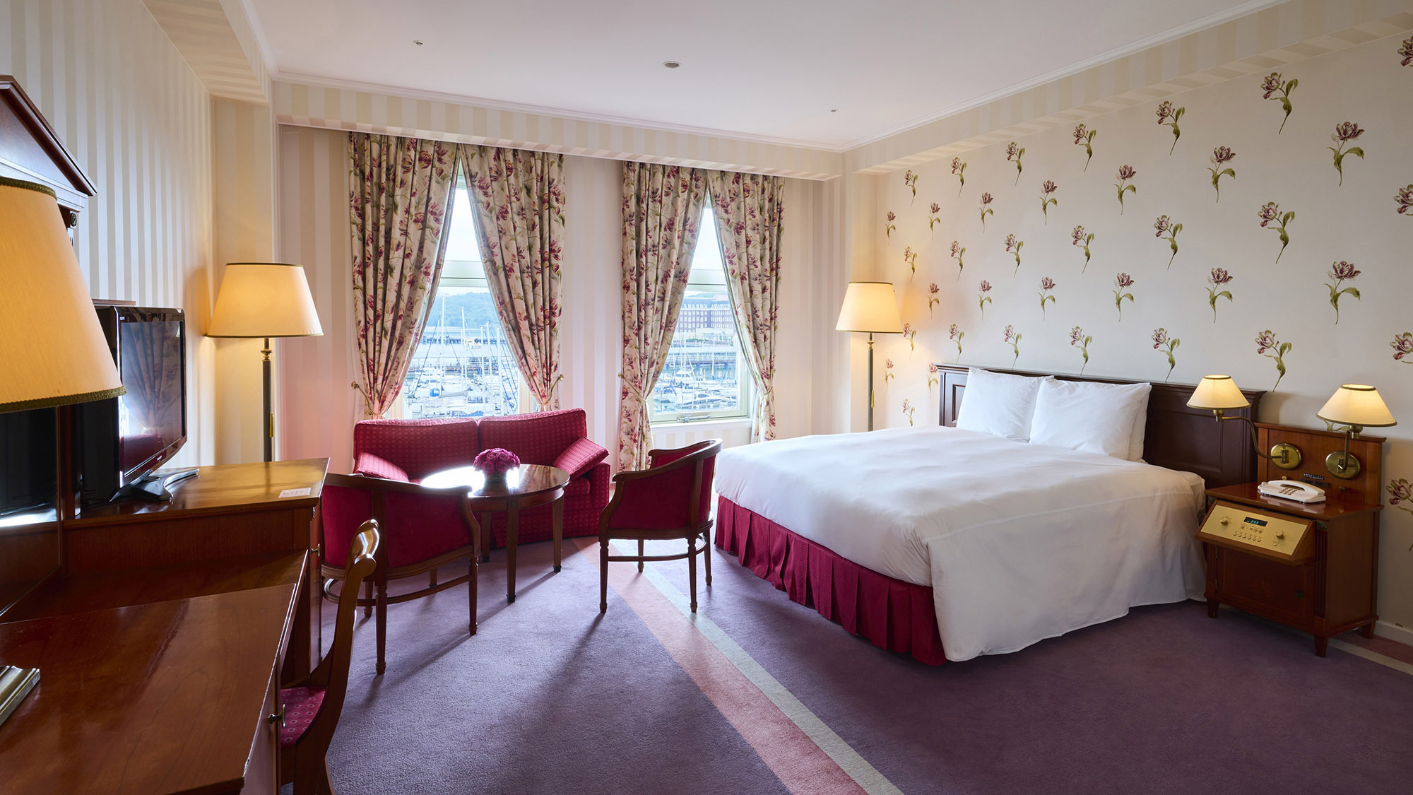 【客室一例】デラックスデザイナールームダブル（海側）