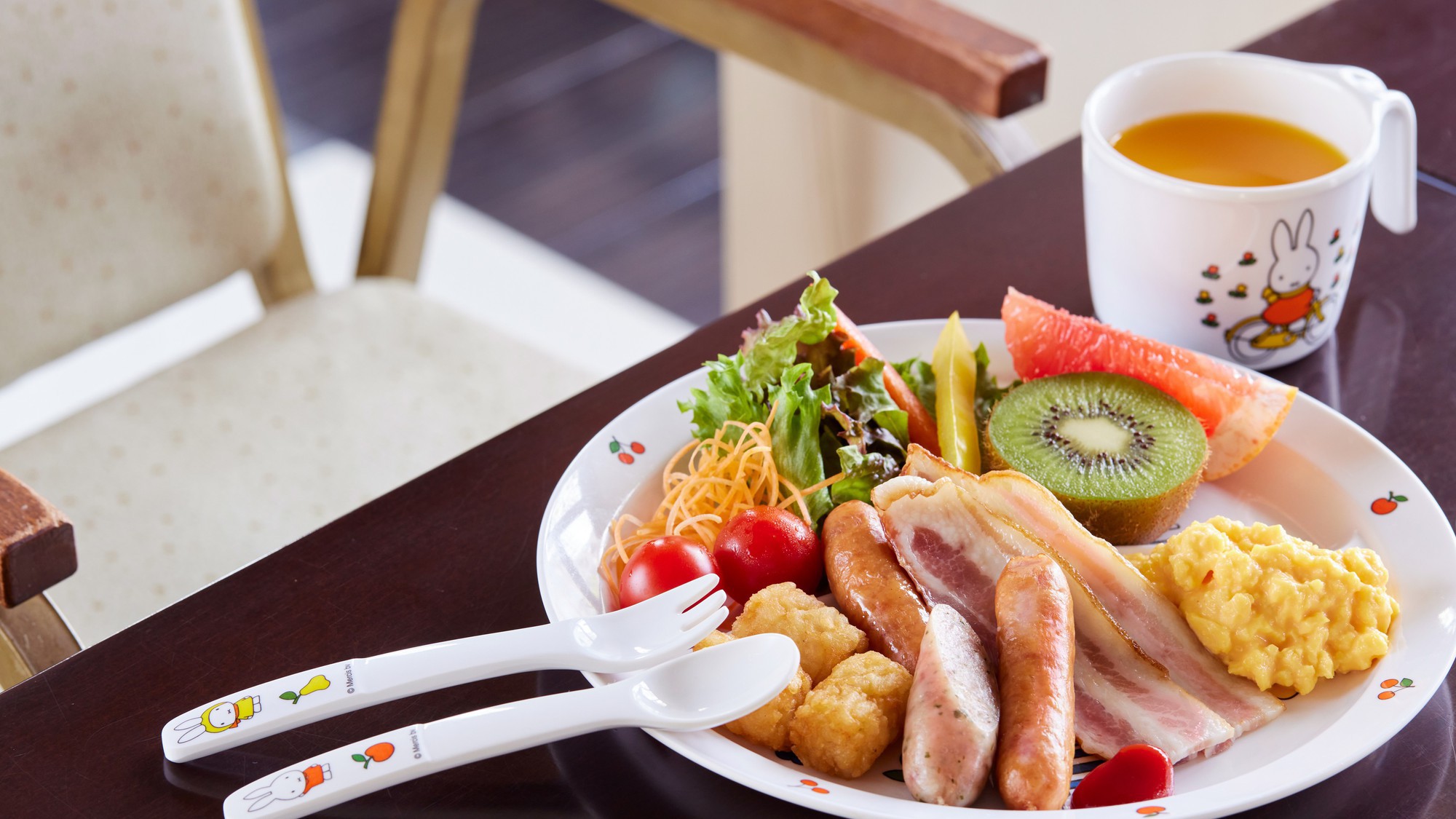 お子様用食器・カトラリー・イス