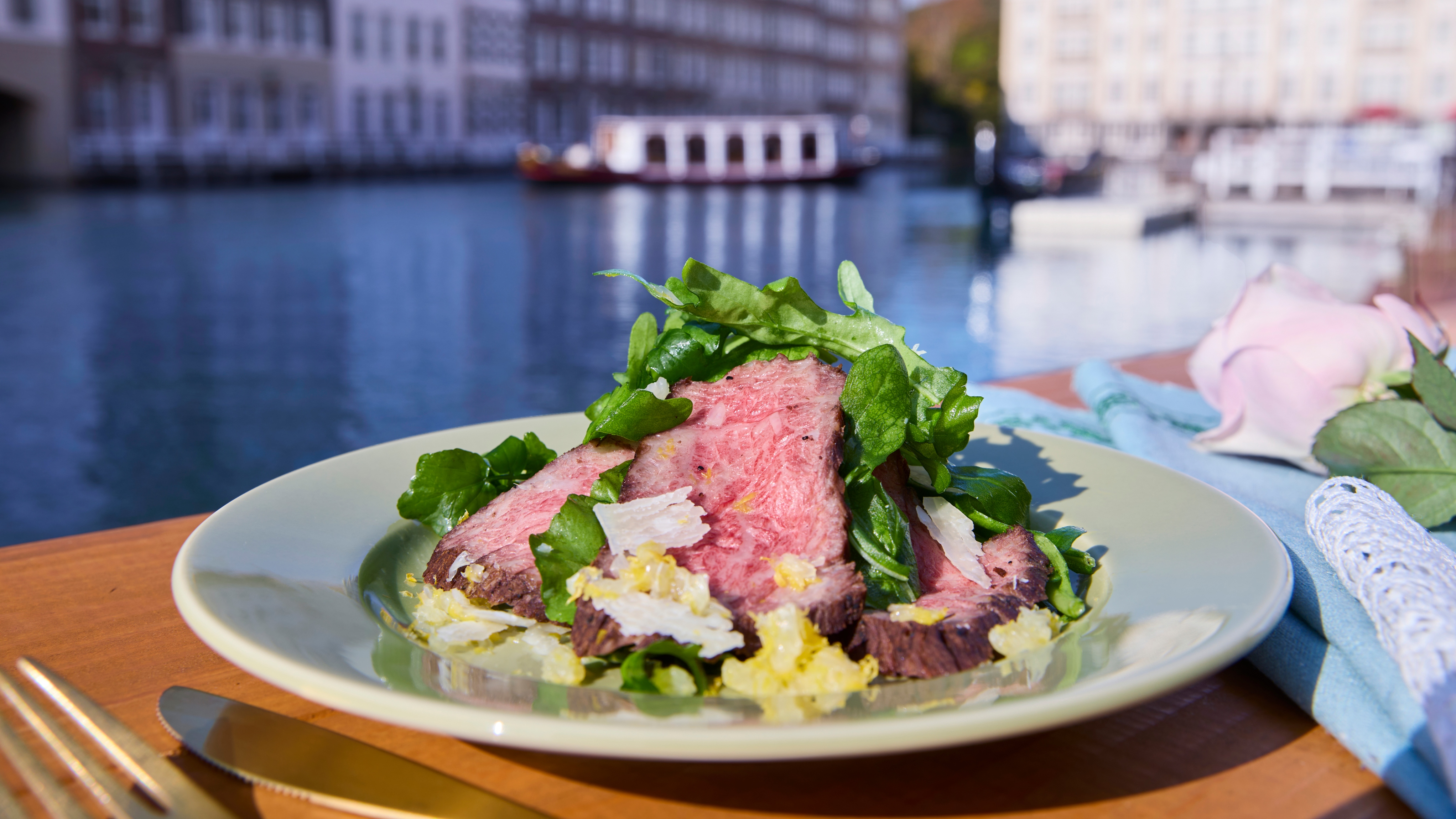 【テイストオブ九州】豊後牛グリル 文旦と香草のサラダ添え