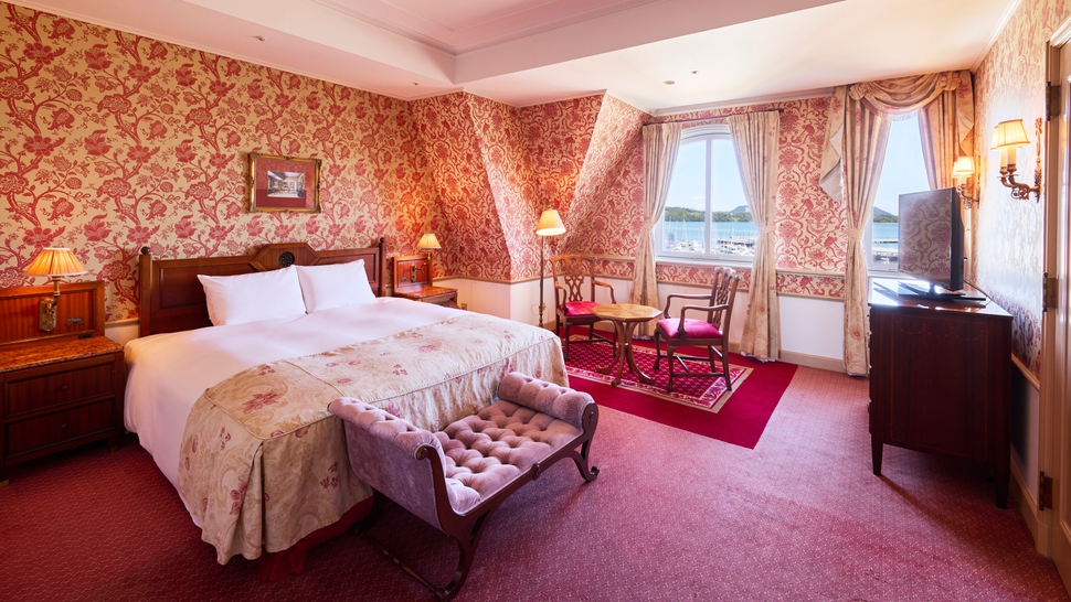 【客室一例】プレミアスイートダブル（寝室）