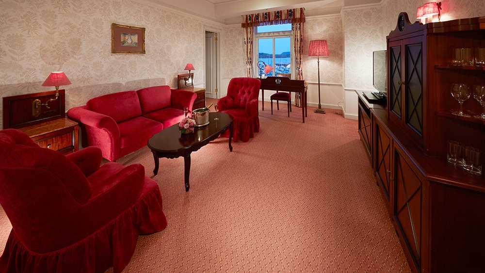 【客室一例】セミスイートダブル（リビング）