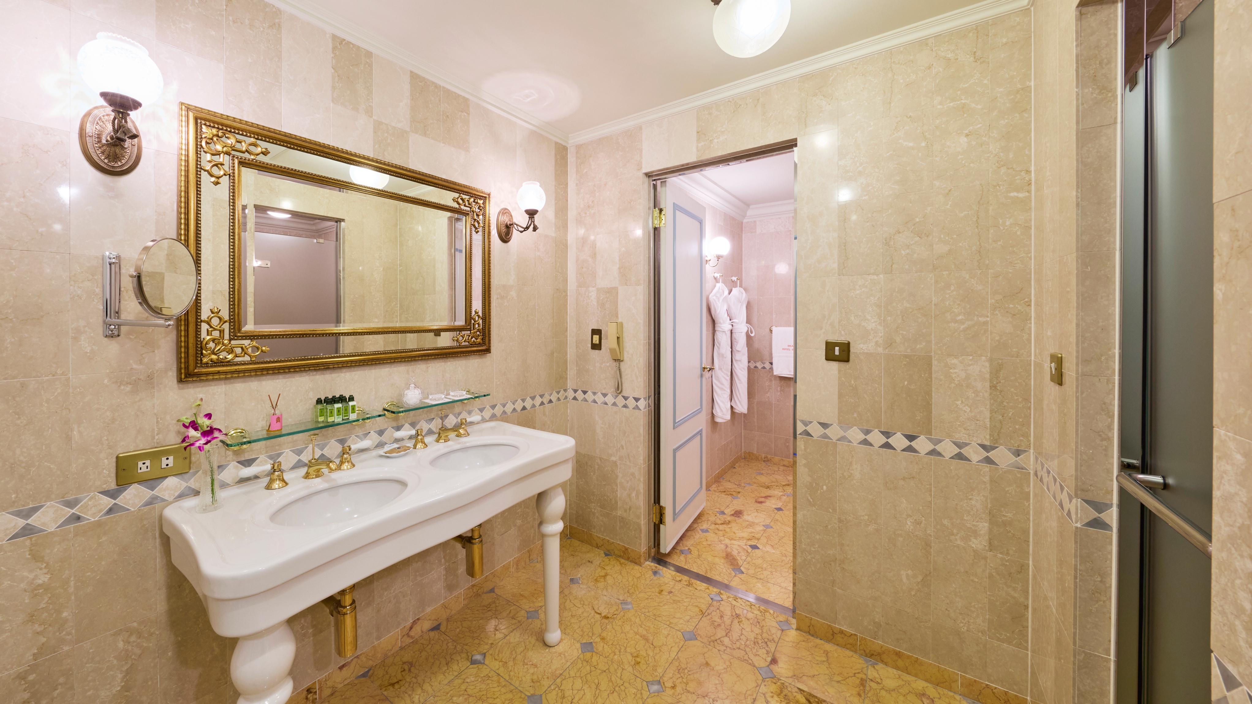 【客室一例】ロイヤルスイート（バスルーム）