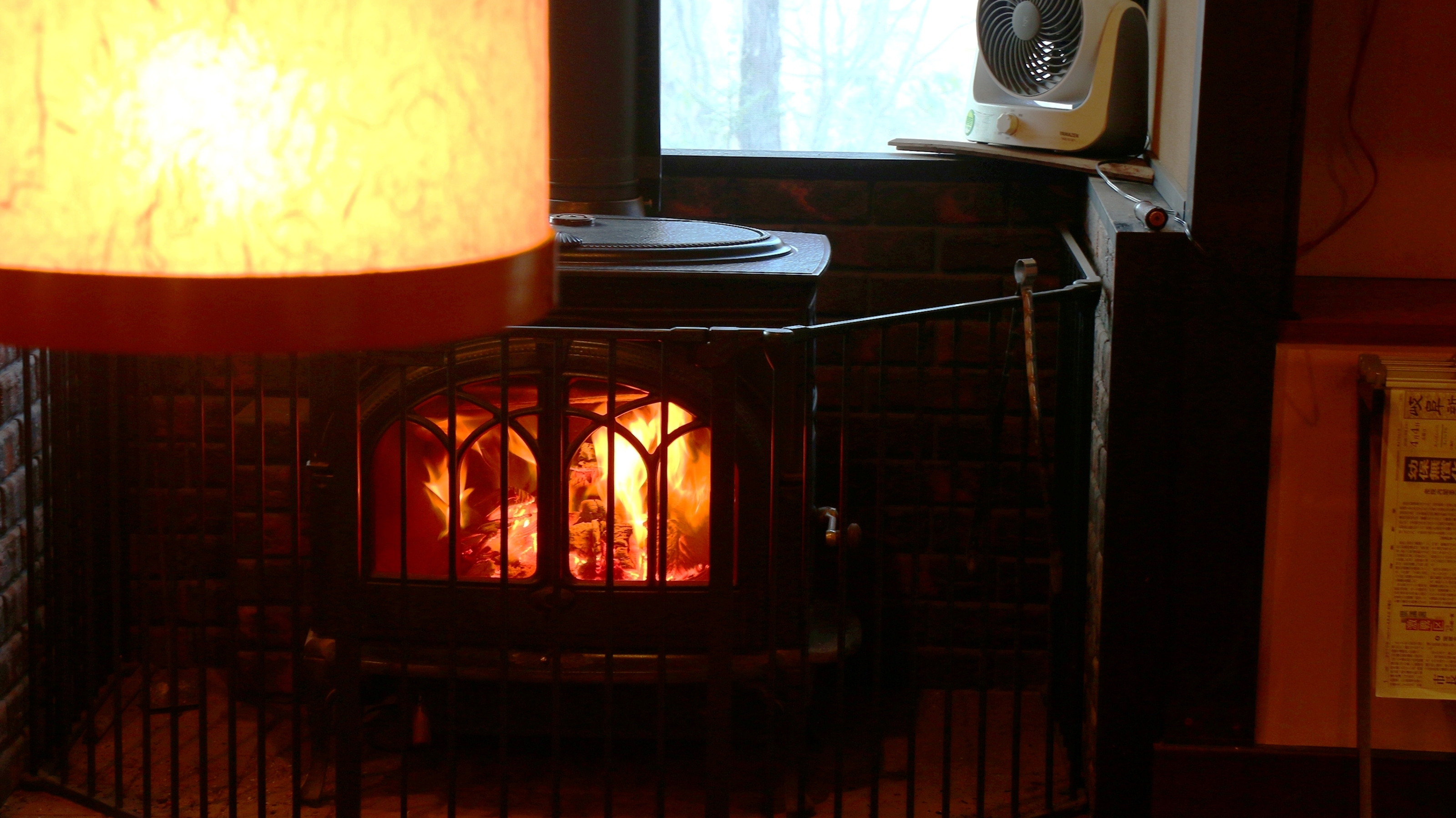 ＊ロビー◆冬になると厳しい寒さを乗り切る暖炉の炎とパチパチっと鳴る心地よい音。