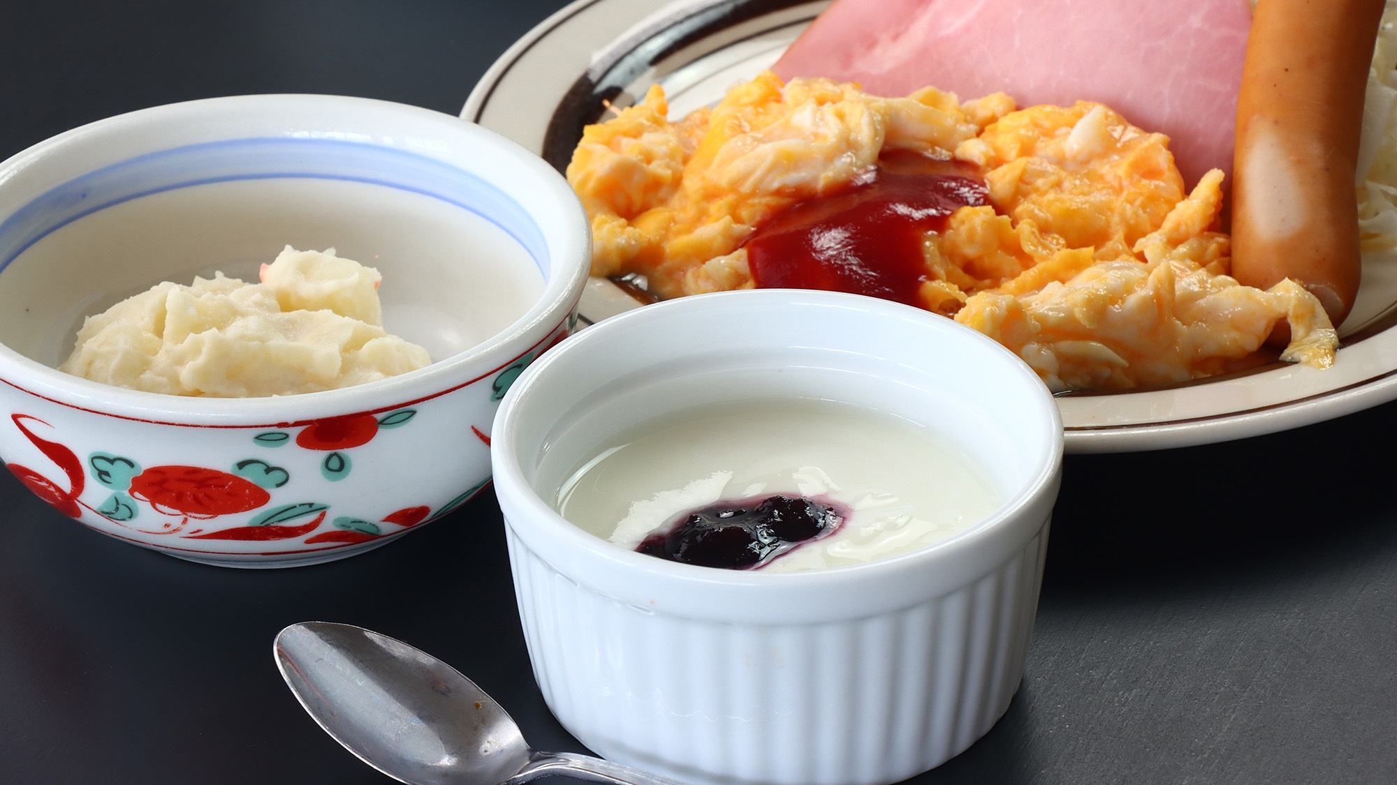 夕食はみんなでBBQ！+ 朝食はレストランでゆっくりと♪コテージ宿泊【１泊２食付】　