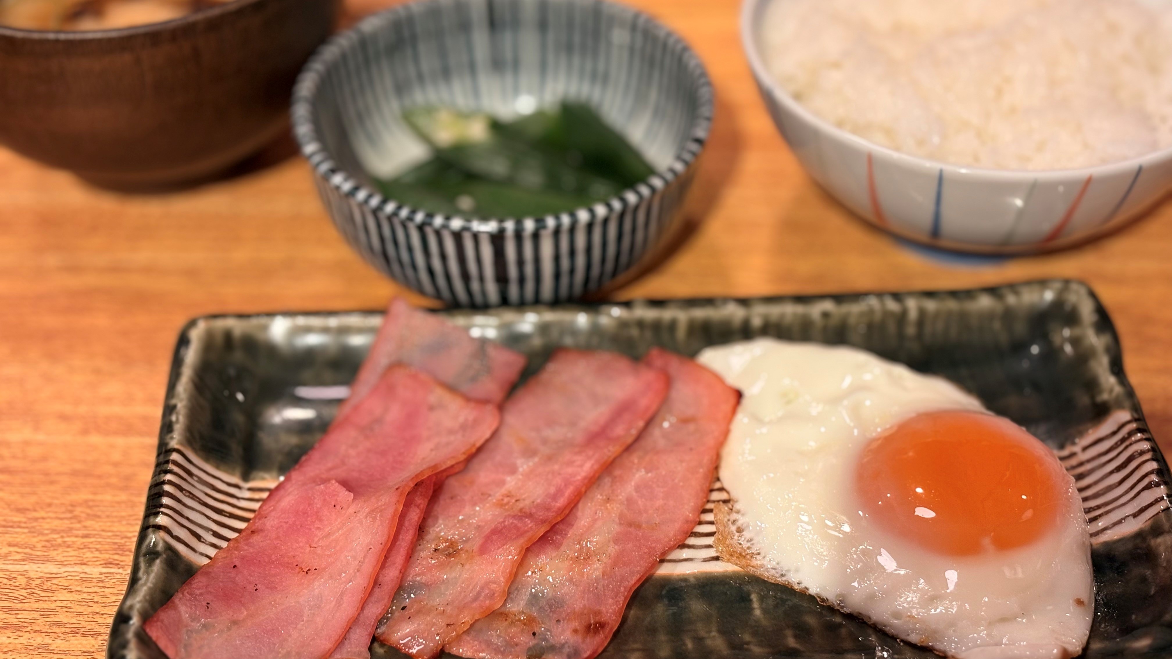 ベーコンエッグ定食