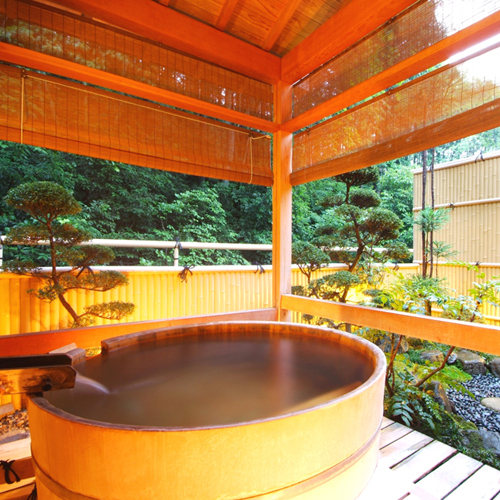 [Example of guest room with open-air bath] Enjoy the hot springs slowly without worrying about the time.