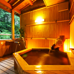 【露天風呂付客室一例】和の趣漂うプライベート空間で、ゆっくりと温泉をお楽しみいただけます。