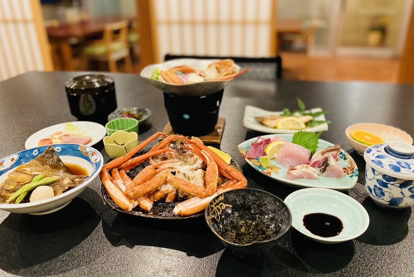 【冬季限定】【二食付き】境港産紅ズワイガニと地元海鮮料理を味わう・重伝建地区に泊まる