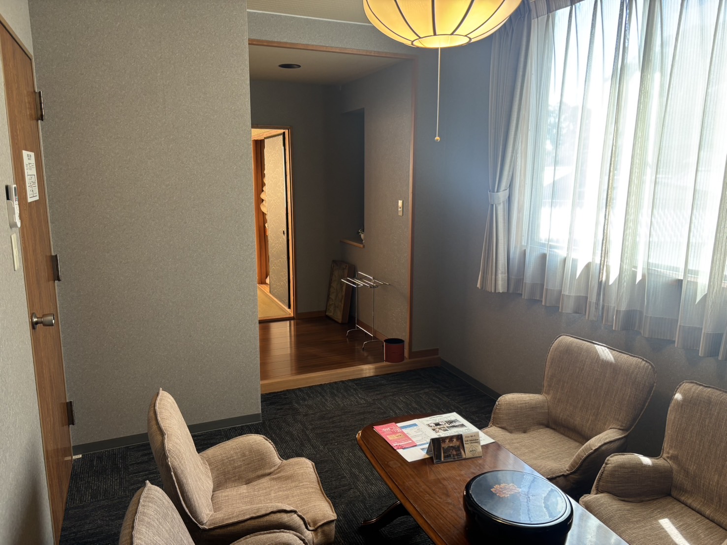 本館海側６畳二間続きリビング