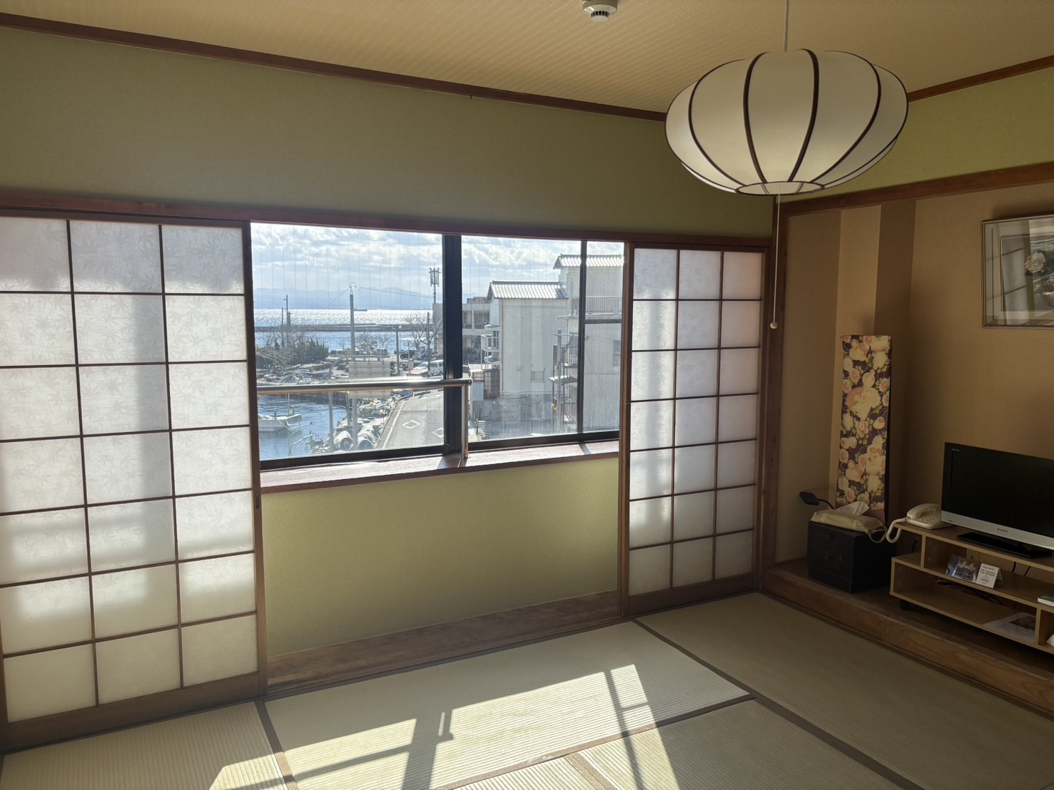 本館海側６畳二間続き寝室