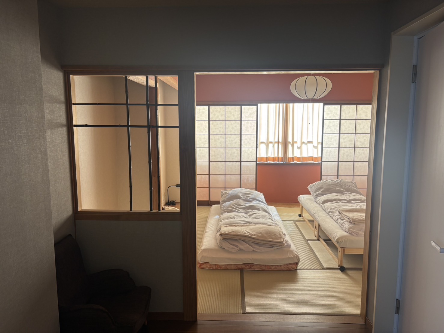 本館海側６畳二間続き寝室