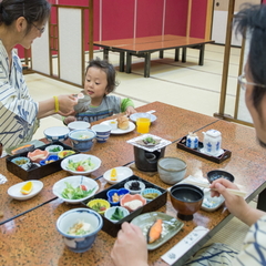 家族で朝食