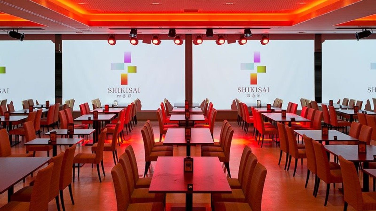 宴会場兼会場　照明赤