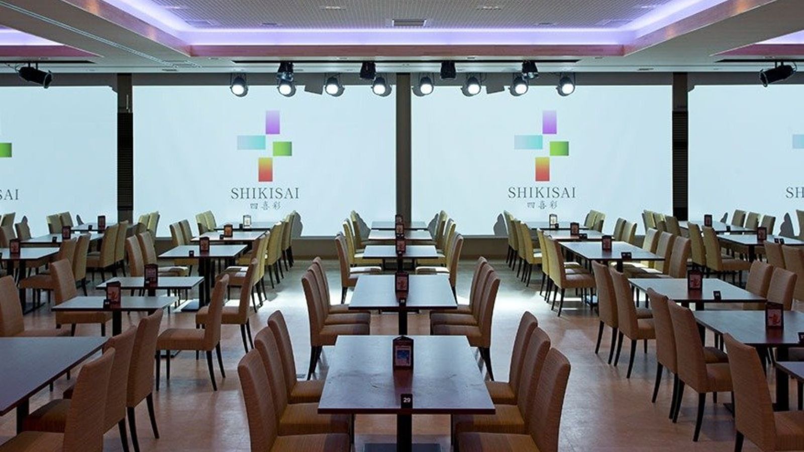 宴会場兼会場　照明クリア