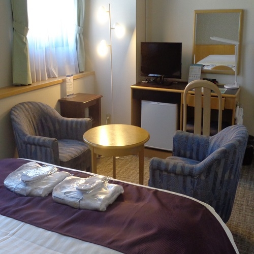 【ご夫婦限定】『女性特典・雪肌精』＜素泊まり＞