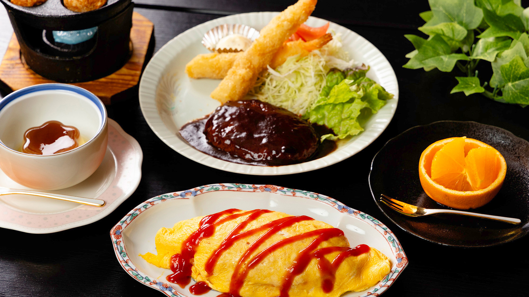 【お子様ランチ】定番メニューほか、当館名物のセルフたこ焼きも♪