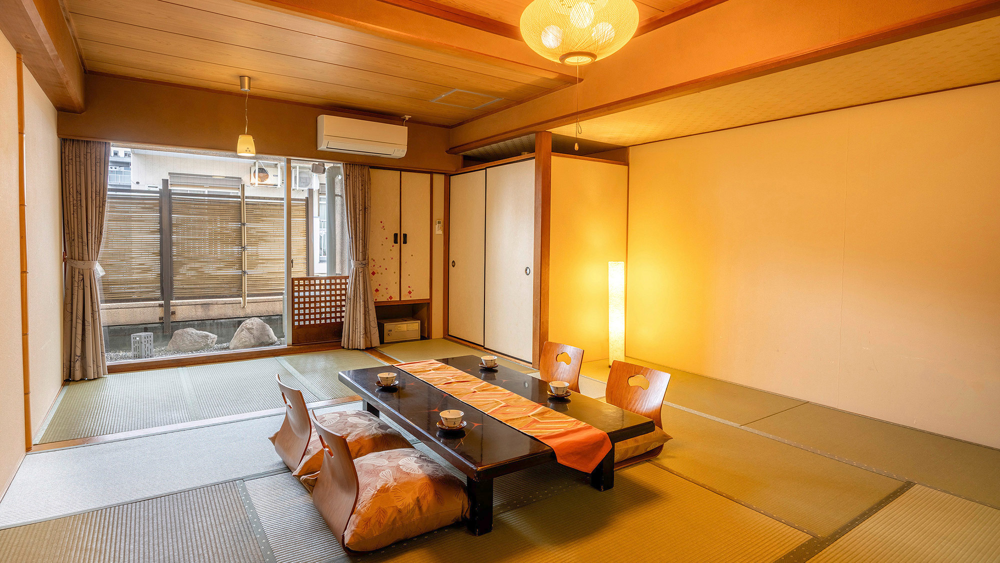 【ファミリー和室12畳】広々空間・3点独立バスで、ご家族・グループのご旅行にぴったり。 