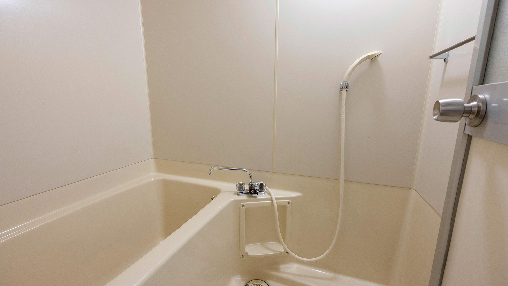 【和室10畳・12畳】清潔・快適な3点セパレートバス＋トイレ