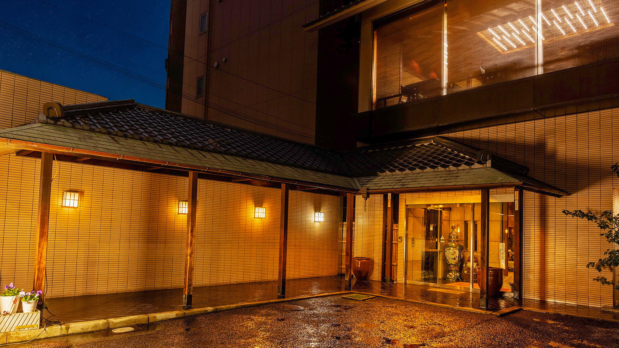 道頓堀川まで徒歩3分！大阪の観光・グルメを余さず楽しむなら、「旅館くら本」へどうぞ。