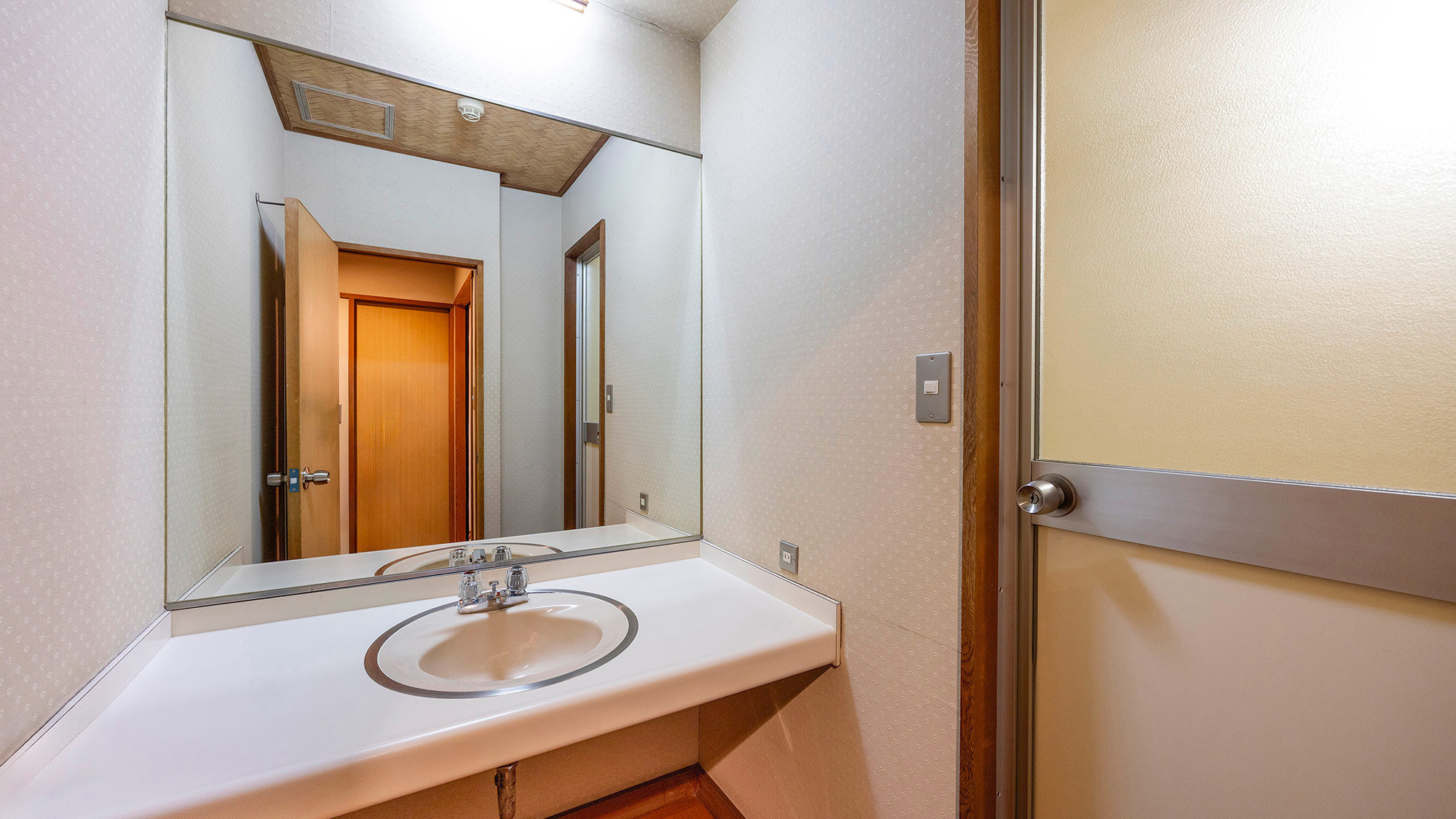 【和室10畳・12畳】清潔・快適な3点セパレートバス＋トイレ