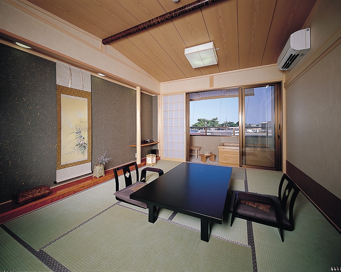 温泉露天風呂付客室一例