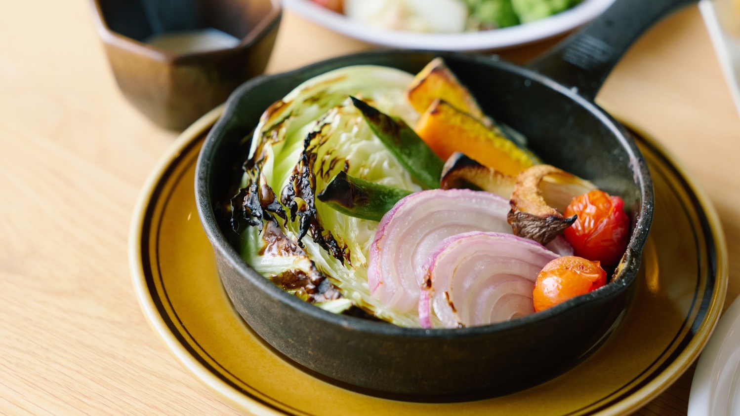 【直前割／平日限定】＜メイングリル＆ハーフビュッフェ▼＞小食の方やお酒を楽しみたい方にも／2食付