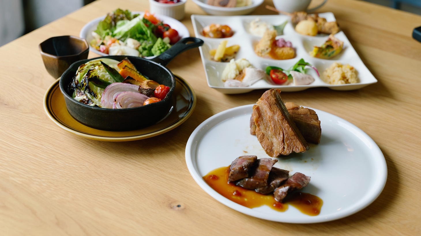 【SALE／2食付】メインの特選グリルとハーフビュッフェ■でアウトドア料理をお得に堪能