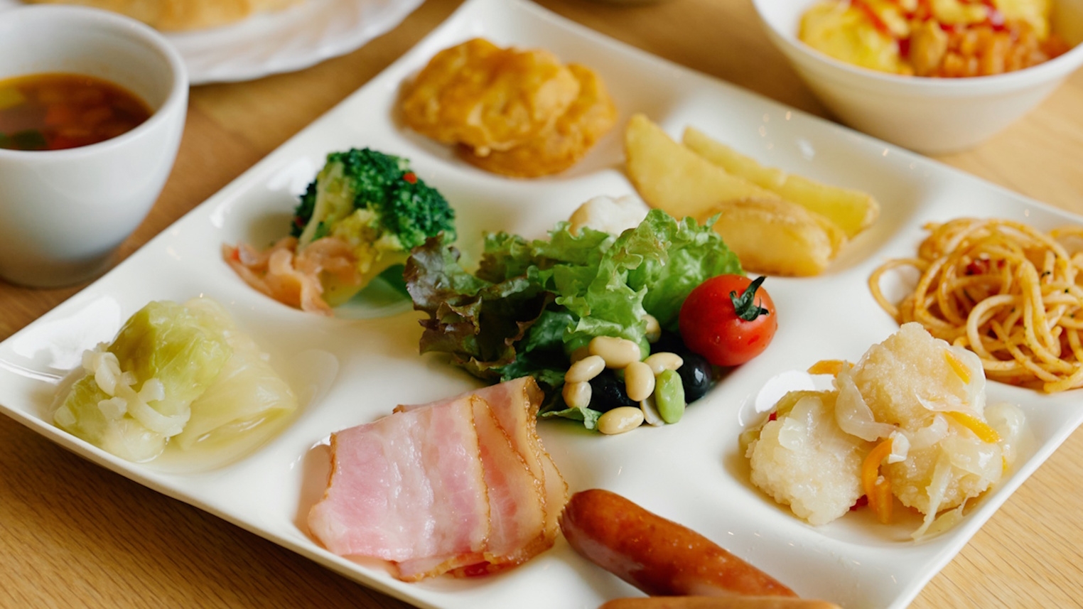 【朝食ハーフビュッフェ／レイトイン割】18時以降のチェックインでお得に！朝は旬の嬬恋野菜を堪能！